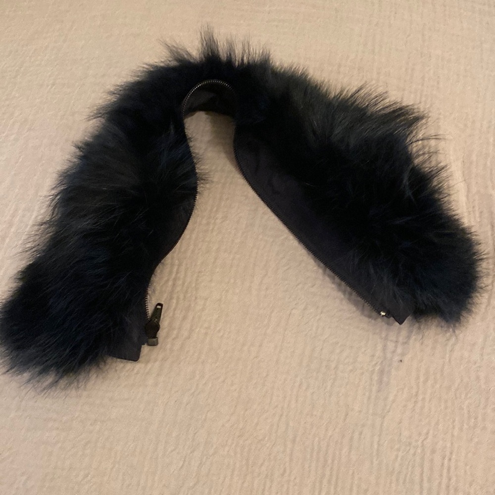 Canada Goose REMOVABLE navy fur. New .